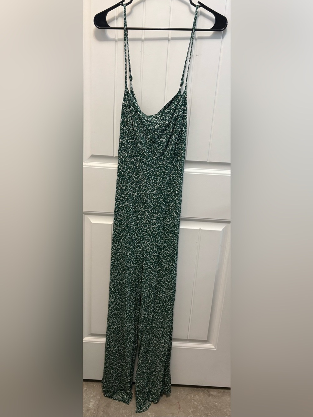 Francesca's Audrey Parks Green Floral Maxi Jumpsuit with open back. Size Large.